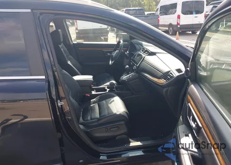 2018 Honda Cr-V Touring z USA, uszkodzony, nr VIN 7FARW2H93JE047695